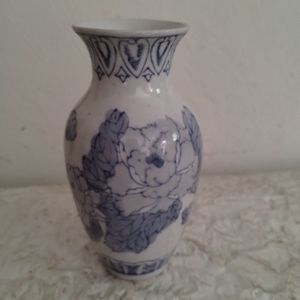 Hand painted Chinese vase